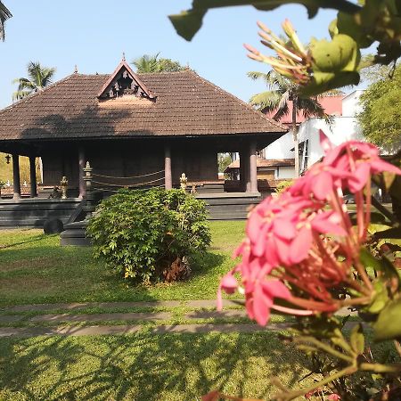 Treebo Premium Travancore Palace Cherthala Alappuzha Exterior photo